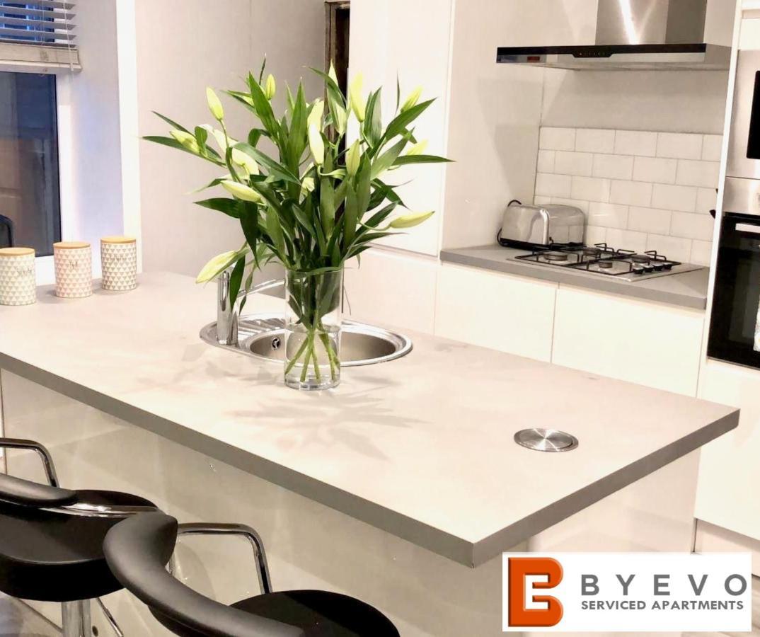 Byevo Almar Villa - Close To City And Airport - Perfect For Contractors Or Large Groups Glasgow Eksteriør billede