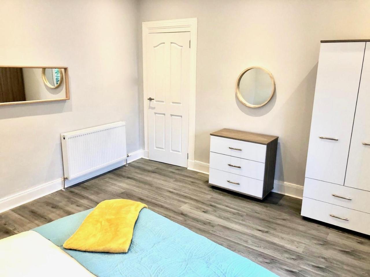 Byevo Almar Villa - Close To City And Airport - Perfect For Contractors Or Large Groups Glasgow Eksteriør billede